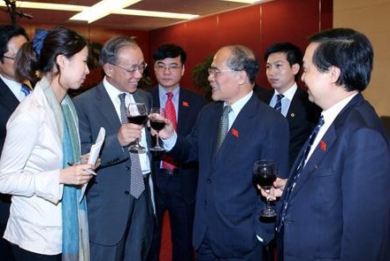 ສະ​ເໜີ​ຕົວ​ອົງການ ສສຊ ມິດຕະພາບສະພາ​ແຫ່ງ​ ຫວຽດນາມ ​ຊຸ​ດທີ່ 13